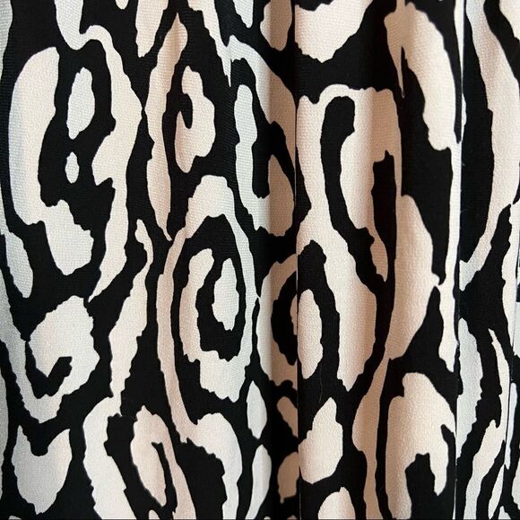 3 for $30! Ronni Nicole patterned dress - Picture 4 of 8